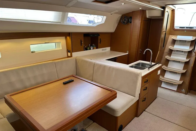  Yacht Photos Pics Jeanneau 51 2019
