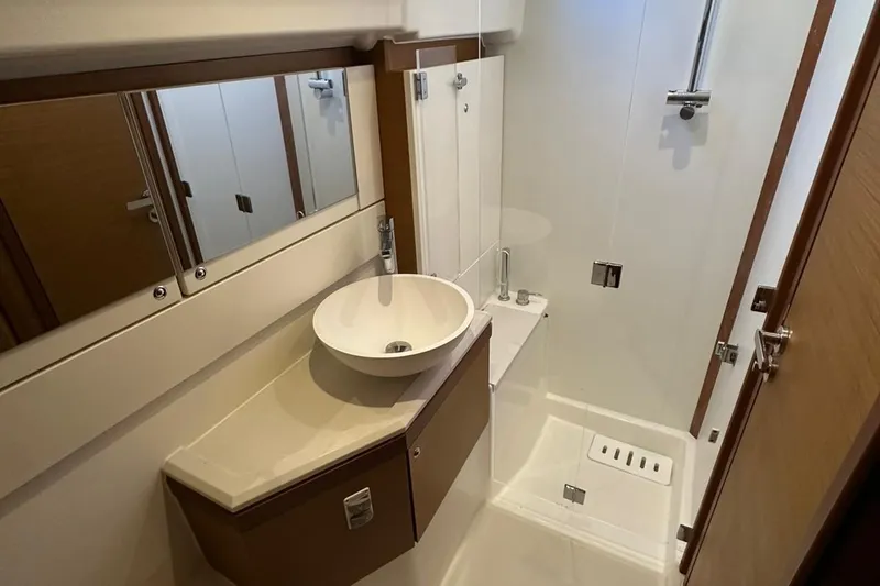  Yacht Photos Pics Jeanneau 51 2019