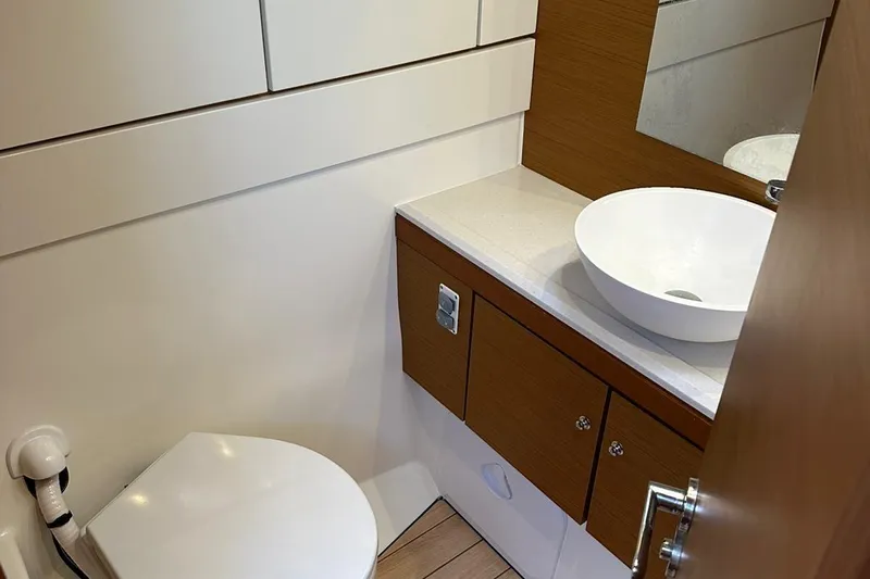  Yacht Photos Pics Jeanneau 51 2019