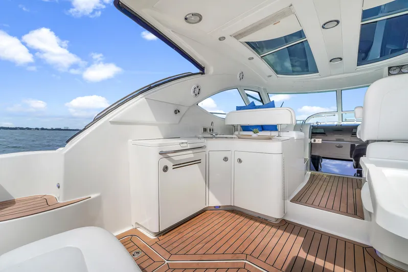  Yacht Photos Pics 2011 Sea Ray 470 Sundancer yacht interior with sleek design and wooden flooring.