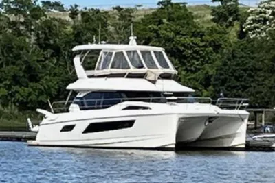 Aquila 44 Yacht
