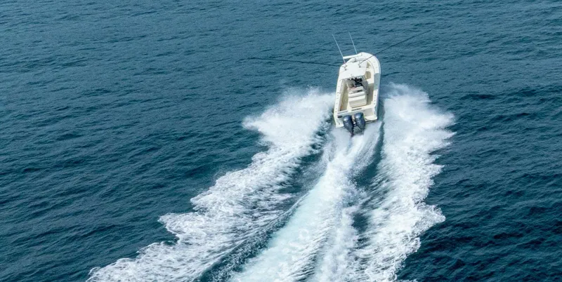 D Flawless Yacht Photos Pics 2007 Contender 33 boat cruising swiftly on open ocean waters.