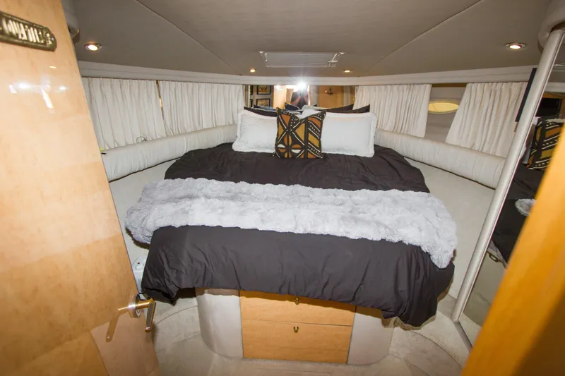 Eclipse Yacht Photos Pics Luxurious bedroom interior of 1998 Sea Ray 480 Sedan Bridge yacht.