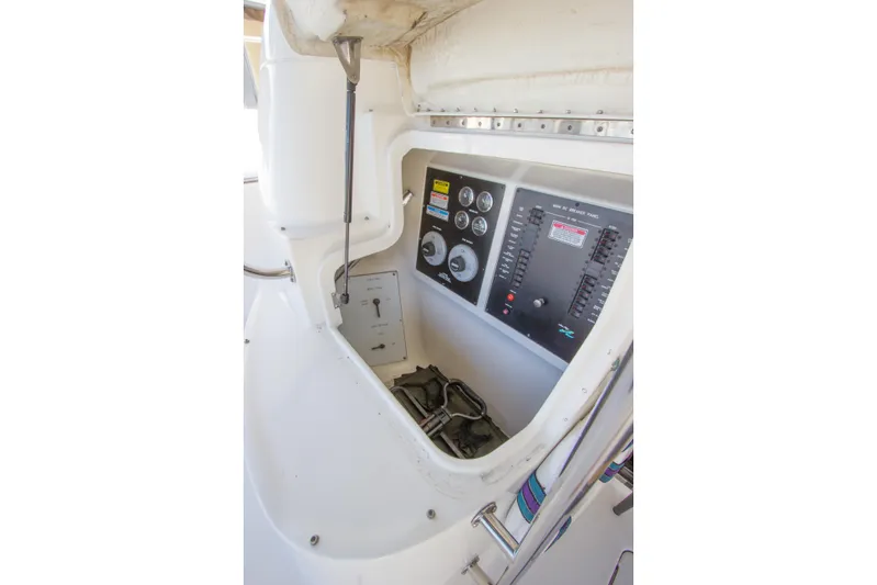 Eclipse Yacht Photos Pics 1998 Sea Ray 480 Sedan Bridge control panel with gauges and switches.