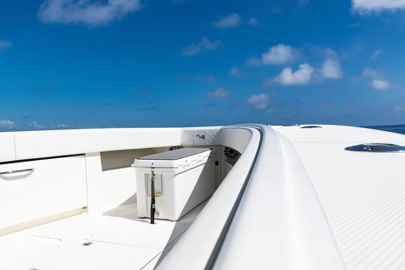  Yacht Photos Pics 2019 SeaVee 390Z boat deck under clear blue sky.