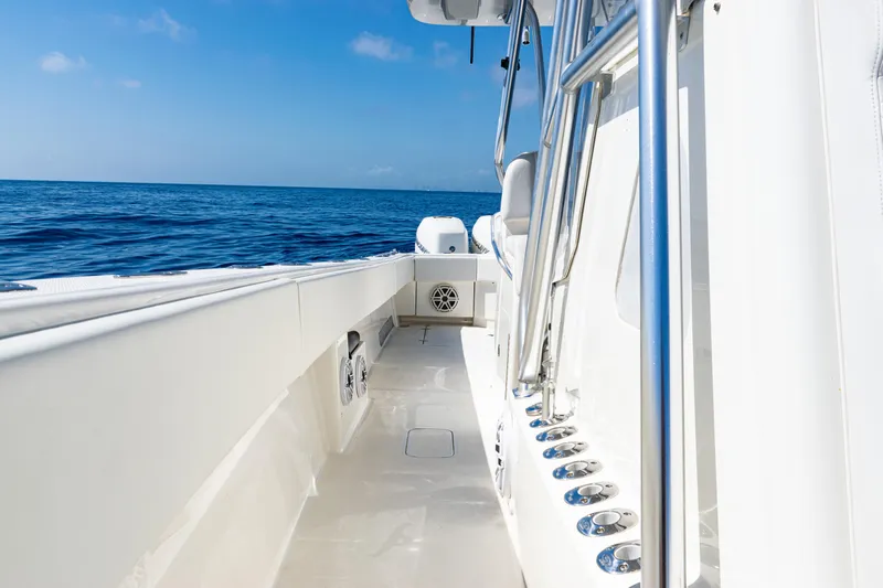  Yacht Photos Pics 2019 SeaVee 390Z boat deck with ocean view, featuring sleek design and stainless steel fixtures.