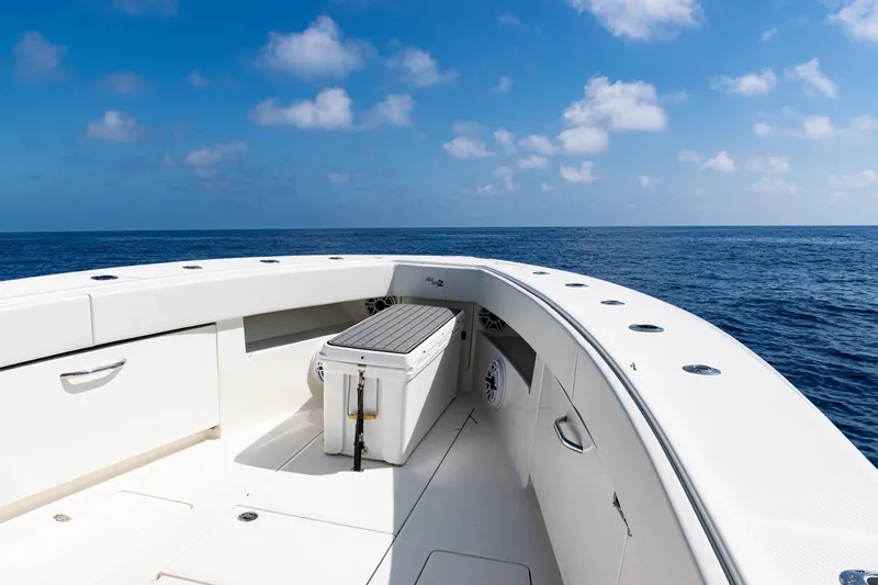  Yacht Photos Pics 2019 SeaVee 390Z boat deck with ocean view and blue sky.