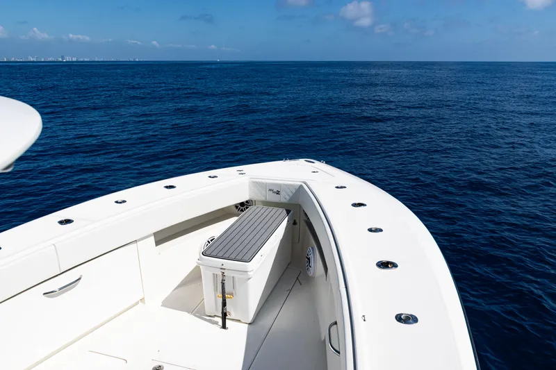  Yacht Photos Pics 2019 SeaVee 390Z boat on open ocean, clear skies, and calm waters.