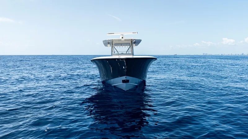  Yacht Photos Pics 2019 SeaVee 390Z boat on open ocean, clear sky background.