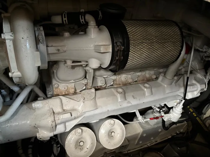  Yacht Photos Pics Engine of 1998 Cantieri di Sarnico MAXIM 55 SPECIAL yacht, detailed view.