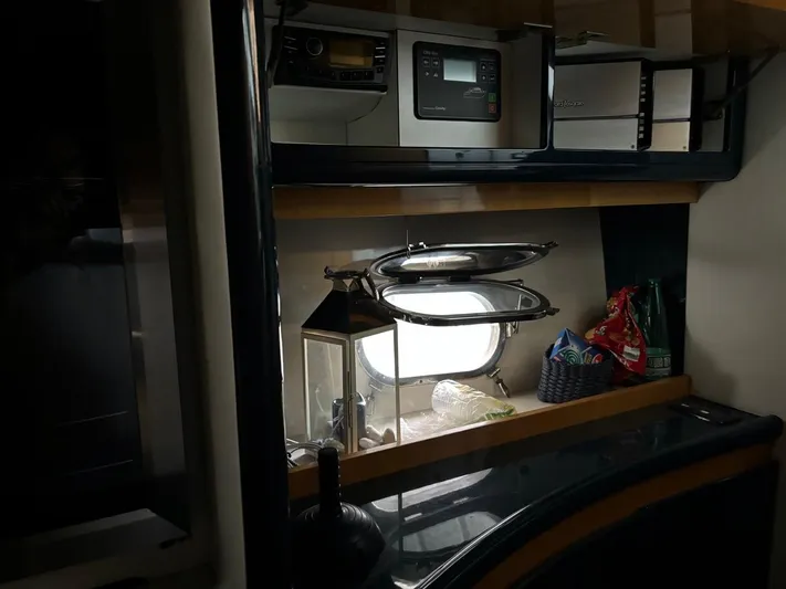  Yacht Photos Pics Interior of 1998 Cantieri di Sarnico MAXIM 55 SPECIAL yacht with porthole and shelves.