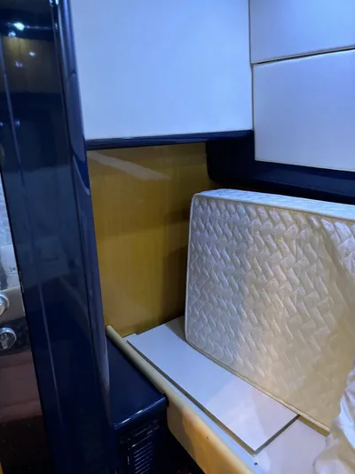  Yacht Photos Pics Interior cabin of 1998 Cantieri di Sarnico MAXIM 55 SPECIAL yacht.