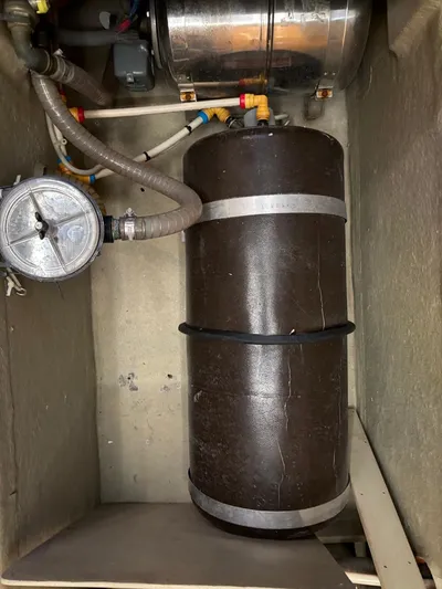  Yacht Photos Pics Engine compartment of 1998 Cantieri di Sarnico MAXIM 55 SPECIAL yacht.