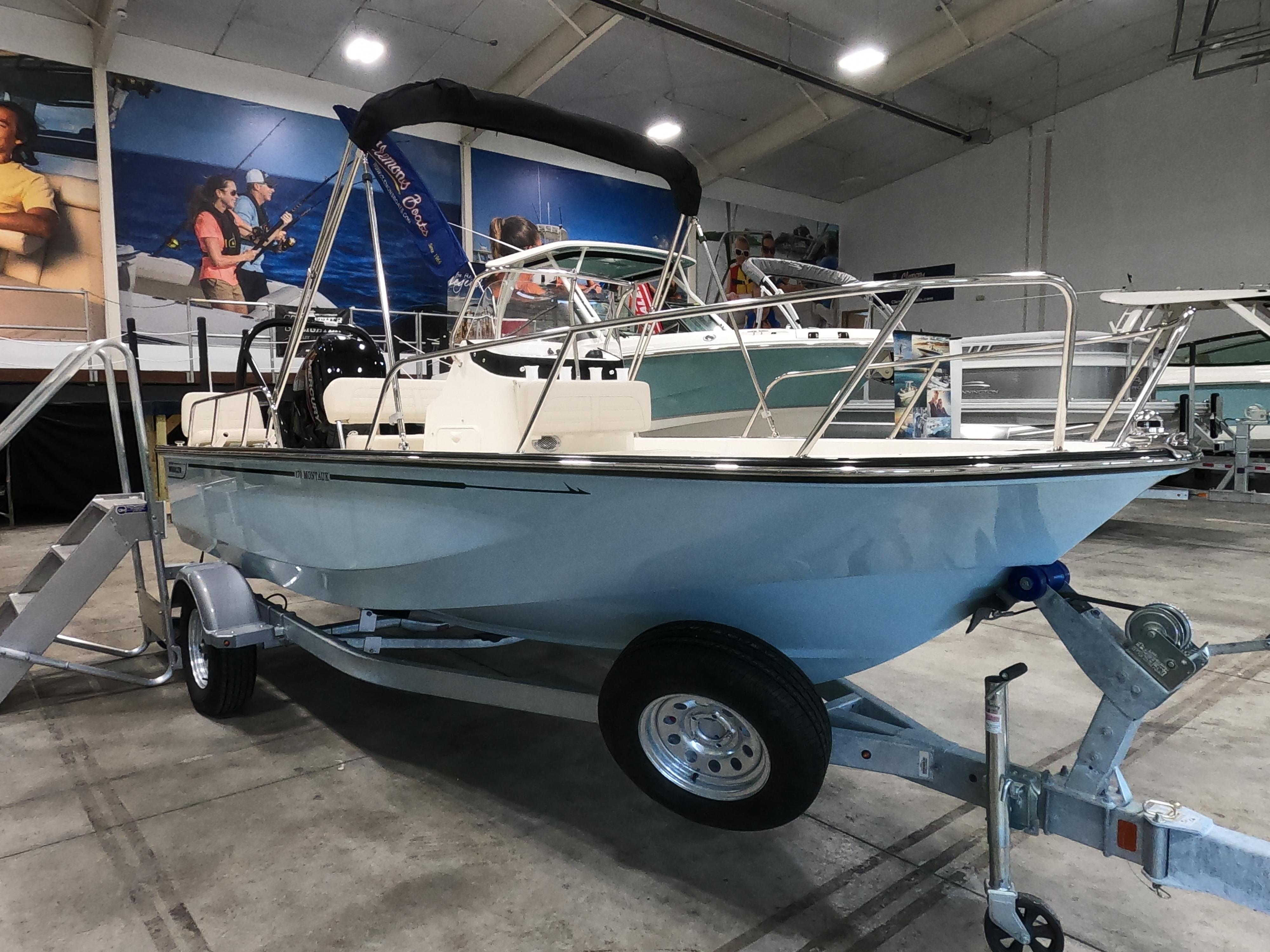 2024 Boston Whaler 170 Montauk Bateaux à console centrale à vendre