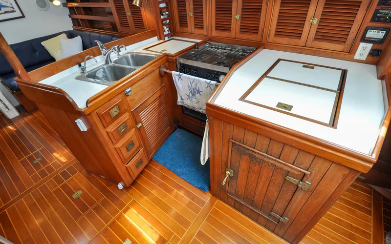 Tammie Norrie Yacht Photos Pics Shannon 43 - Tammie Norrie