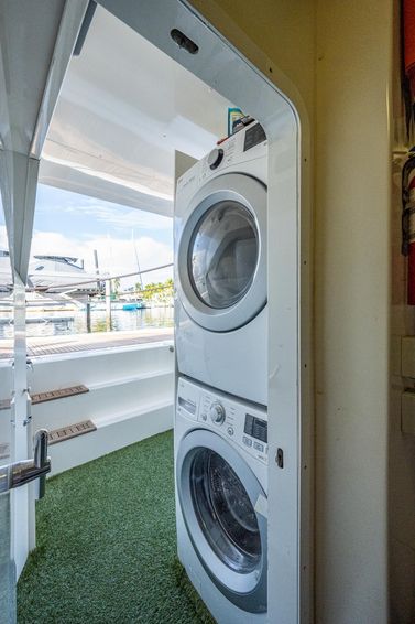 2003-94-ferretti-yachts-94