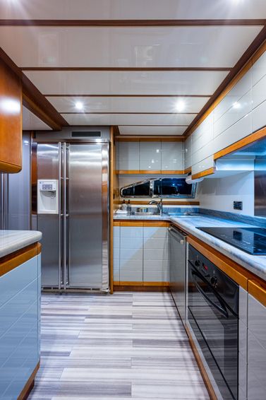 2003-94-ferretti-yachts-94