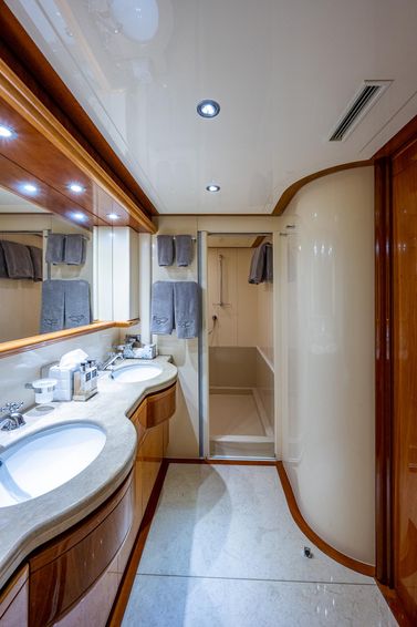 2003-94-ferretti-yachts-94