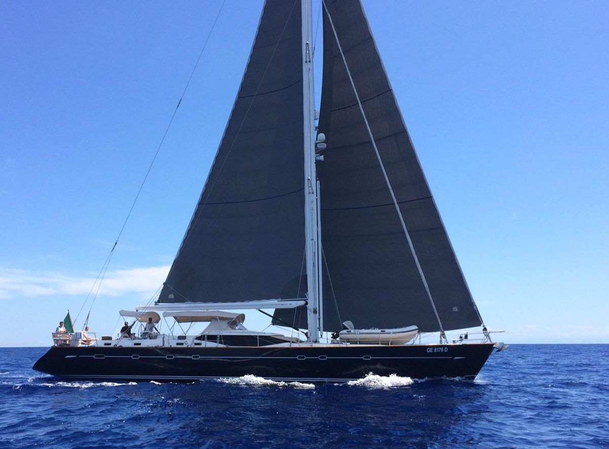2004 Oyster 81 