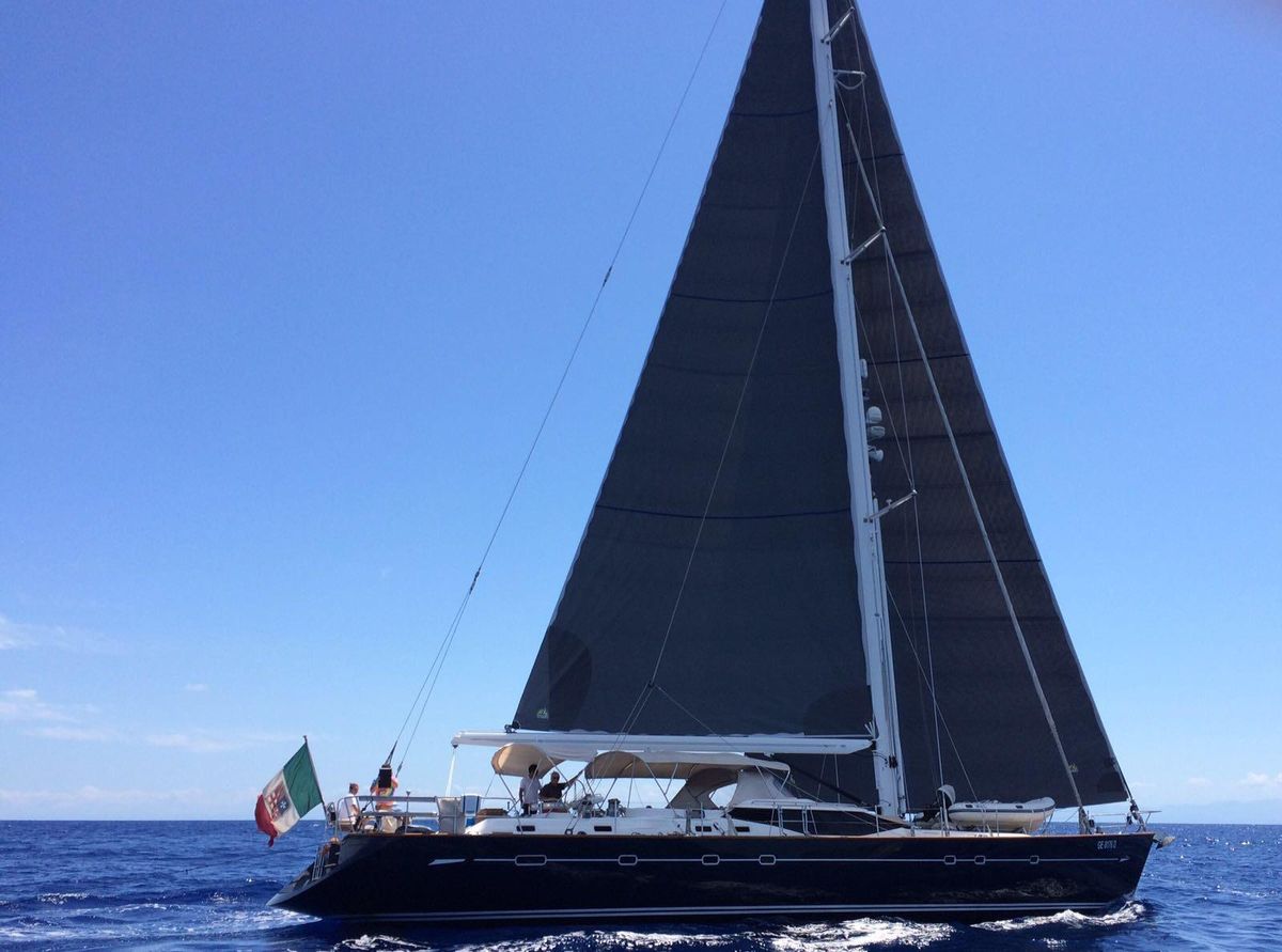 2004 Oyster 81 