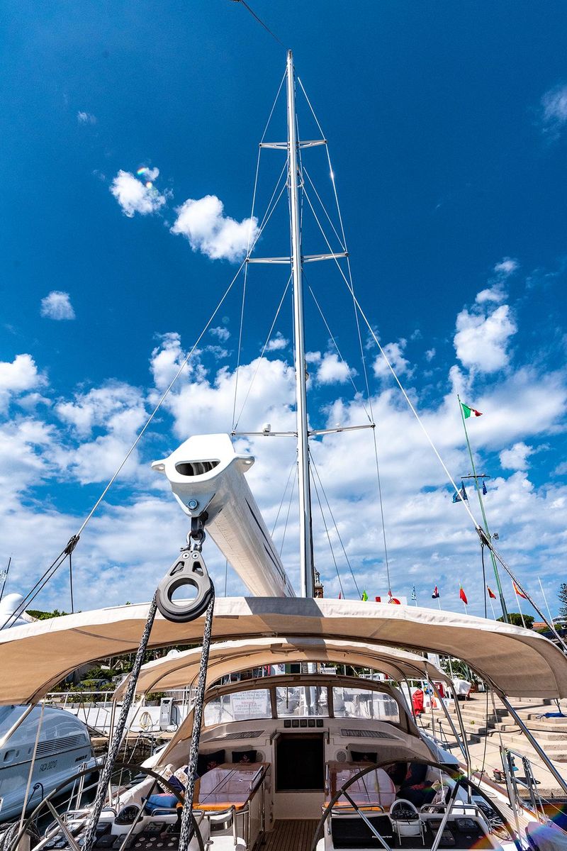 2004 Oyster 81 