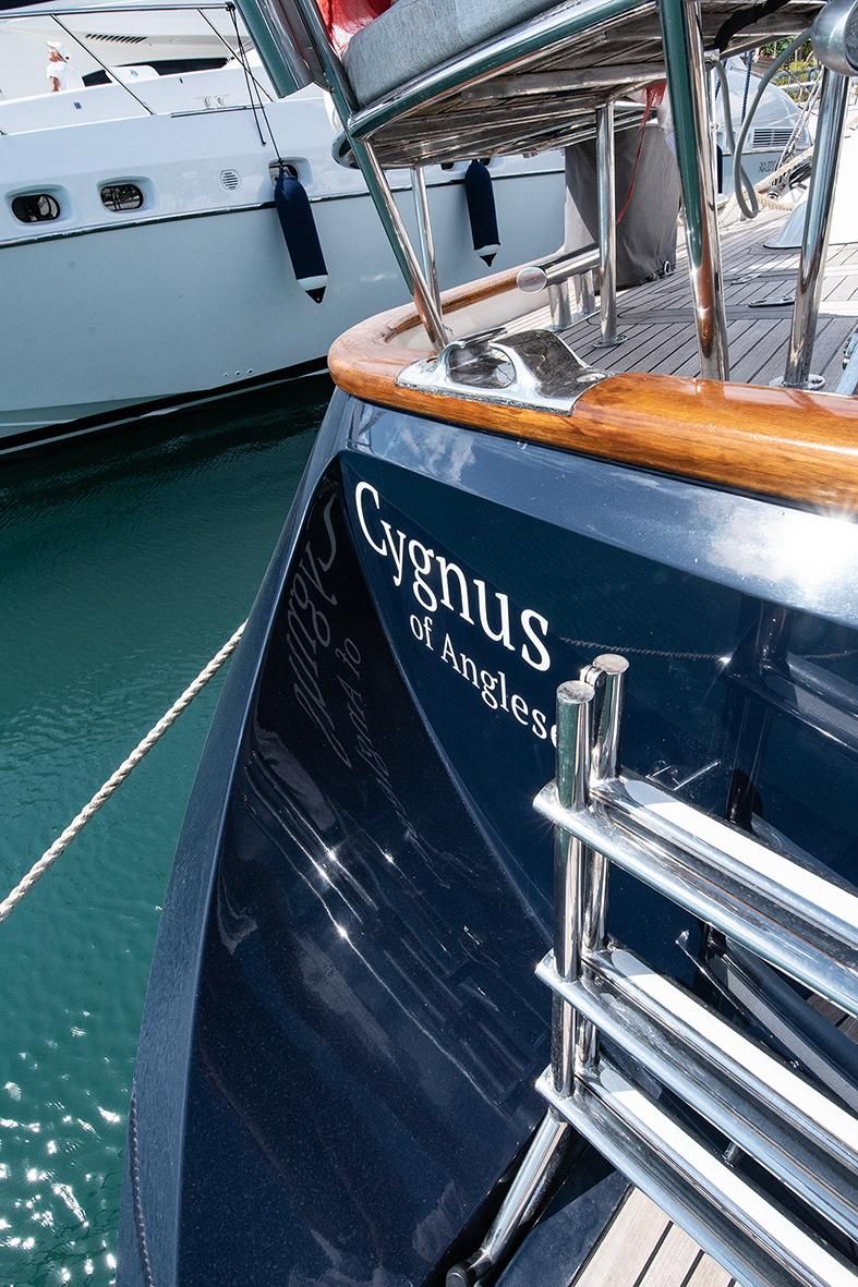 2004 Oyster 81 