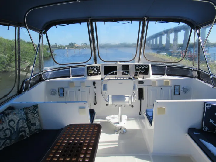 C'est La Vie Yacht Photos Pics DeFever 48 Offshore 2010 yacht helm with panoramic river view.