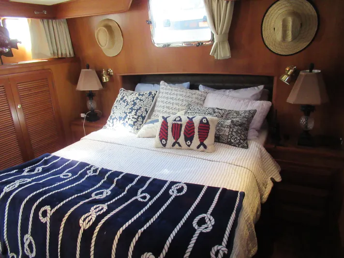 C'est La Vie Yacht Photos Pics 