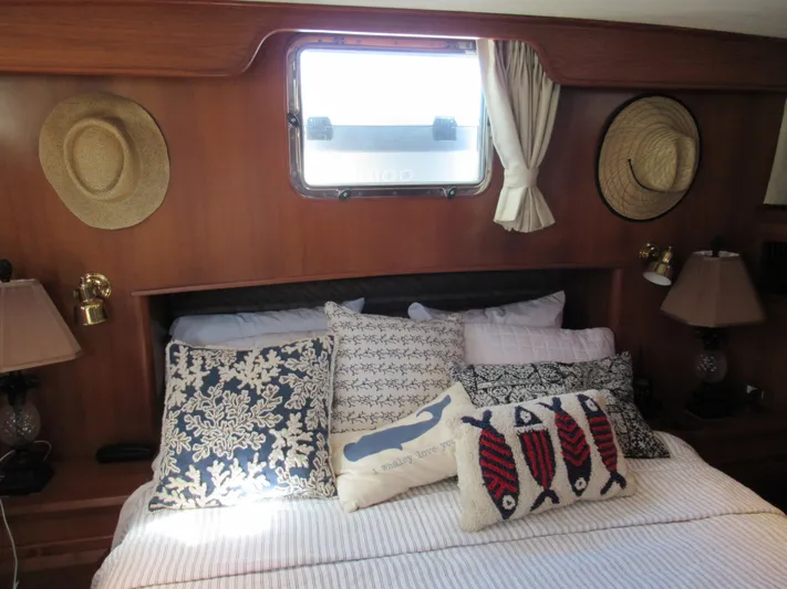 C'est La Vie Yacht Photos Pics 