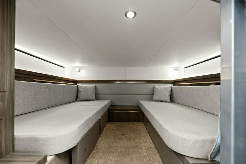 Liquid Asset Yacht Photos Pics 2022 Sea Ray 32 Dancer Forward Cabin