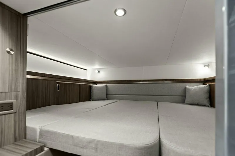 Liquid Asset Yacht Photos Pics 2022 Sea Ray 32 Dancer Forward Cabin