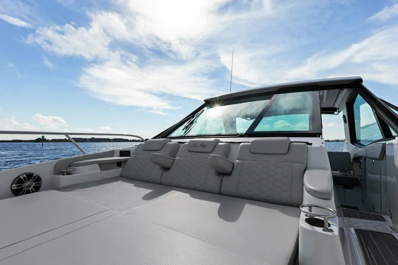 Liquid Asset Yacht Photos Pics 2022 Sea Ray 32 Dancer