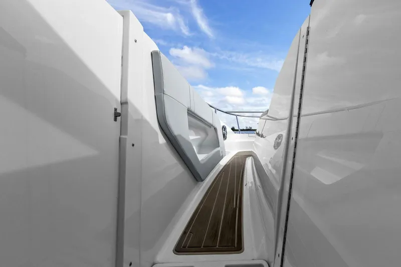 Liquid Asset Yacht Photos Pics 2022 Sea Ray 32 Dancer