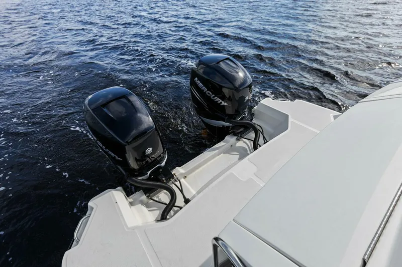 Liquid Asset Yacht Photos Pics 2022 Sea Ray 32 Dancer Engines