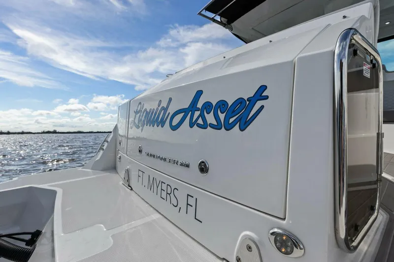 Liquid Asset Yacht Photos Pics 2022 Sea Ray 32 Dancer