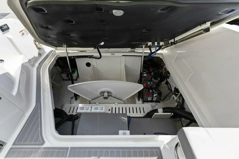 Liquid Asset Yacht Photos Pics 2022 Sea Ray 32 Dancer