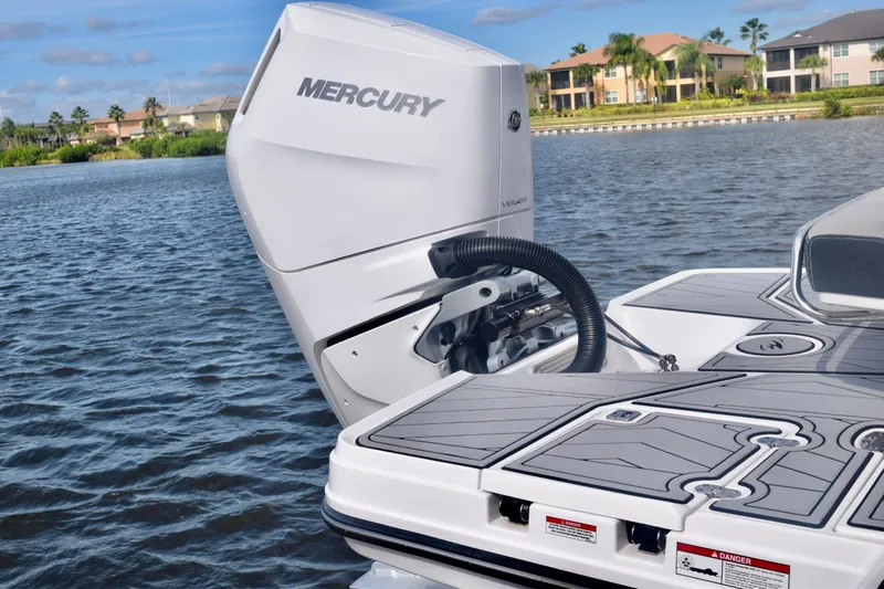  Yacht Photos Pics 2025 Monterey 275SS Super Sport boat with Mercury Verado engine on a lake.