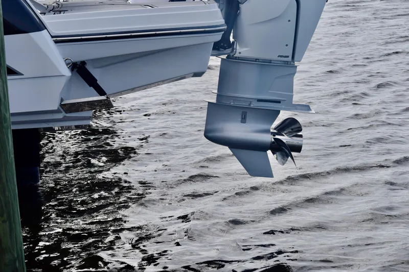  Yacht Photos Pics 2025 Monterey 275SS Super Sport boat engine over water.