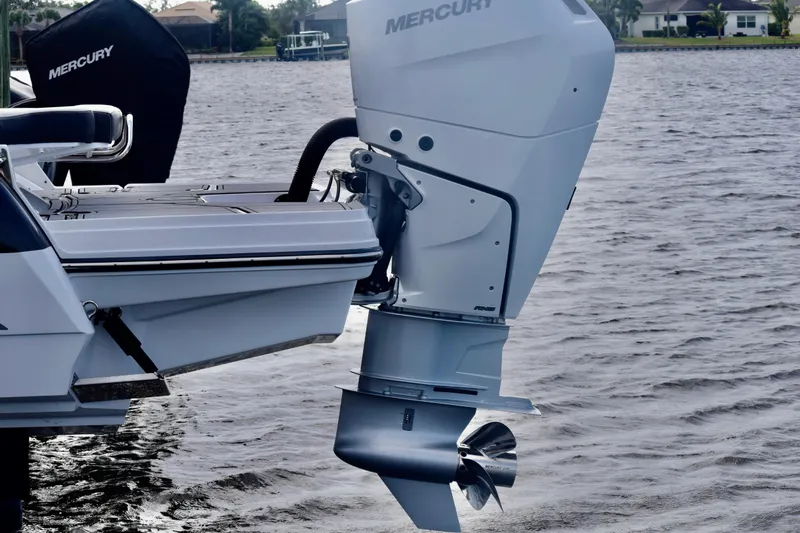  Yacht Photos Pics 2025 Monterey 275SS Super Sport boat with Mercury outboard engine on water.