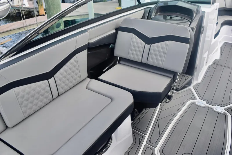  Yacht Photos Pics 2025 Monterey 275SS Super Sport boat interior with stylish seating and modern design.