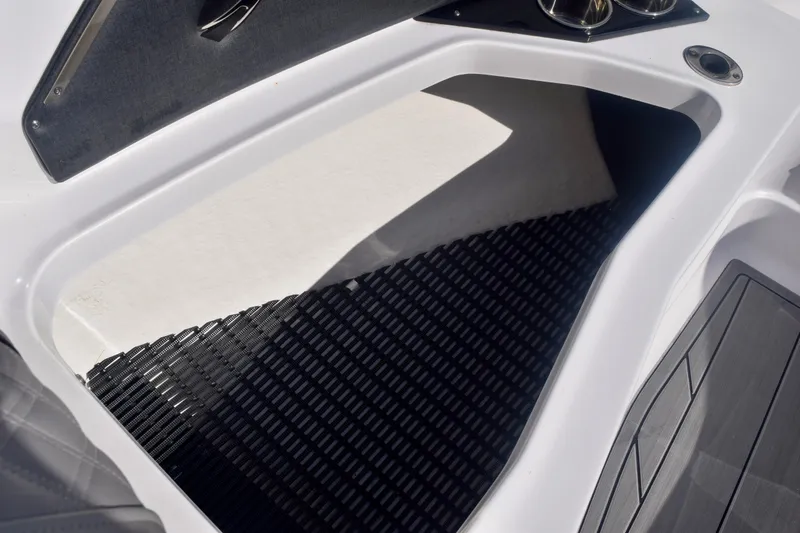  Yacht Photos Pics 2025 Monterey 275SS Super Sport boat interior with sleek design and cup holders.