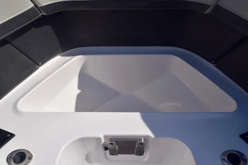  Yacht Photos Pics 2025 Monterey 275SS Super Sport boat interior seating area, featuring sleek design and comfortable upholstery.