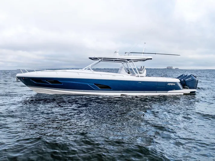 No Name Yacht Photos Pics 2023 Intrepid 41 Valor-