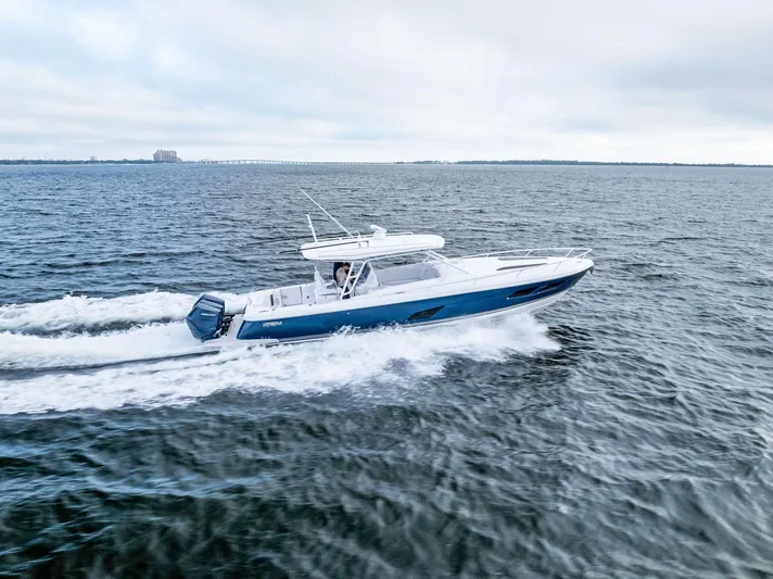 No Name Yacht Photos Pics 2023 Intrepid 41 Valor-