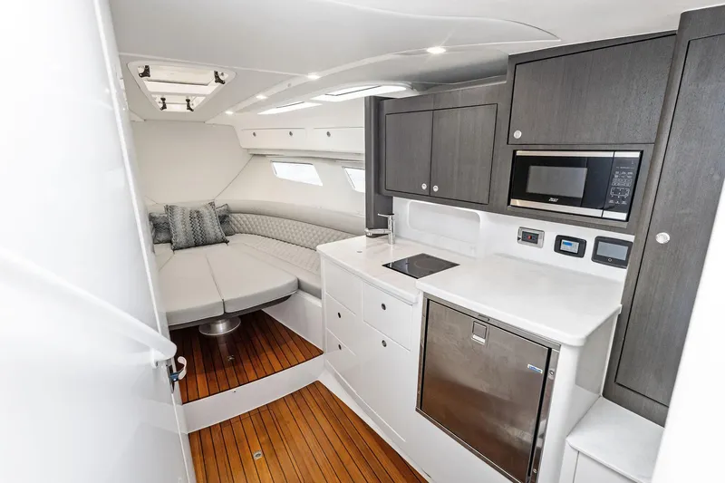 No Name Yacht Photos Pics 2023 Intrepid 41 Valor- Cabin