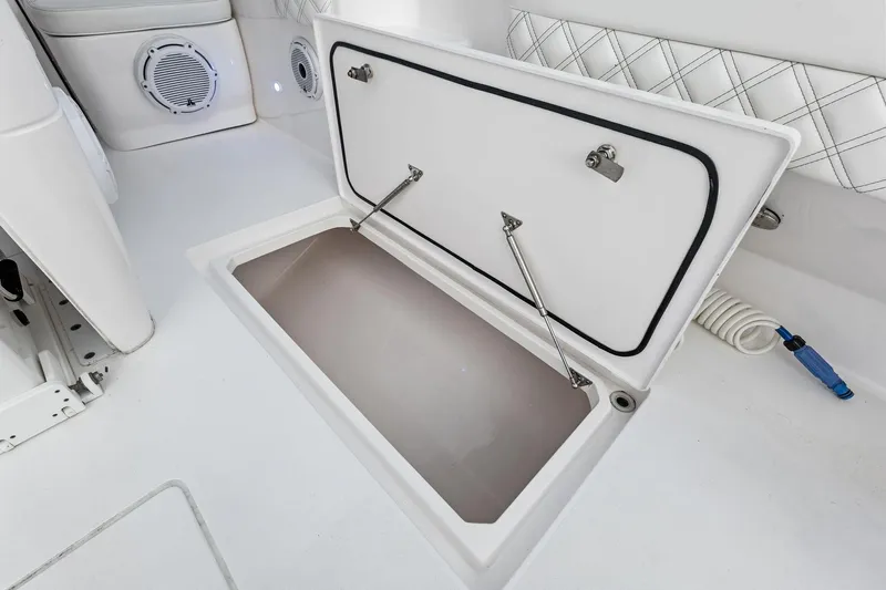 No Name Yacht Photos Pics 2023 Intrepid 41 Valor- Cockpit