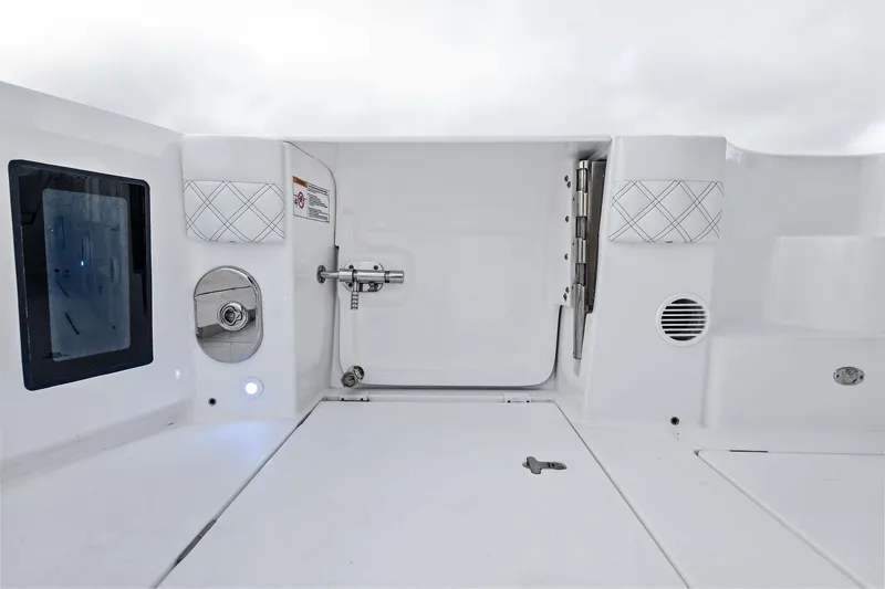 No Name Yacht Photos Pics 2023 Intrepid 41 Valor- Cockpit