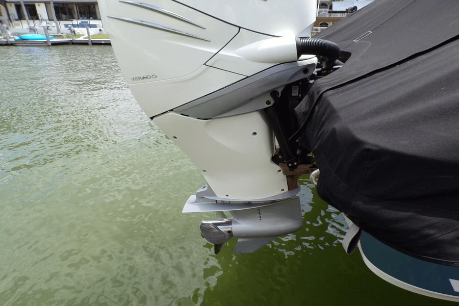 2017 Boston Whaler 330 Outrage