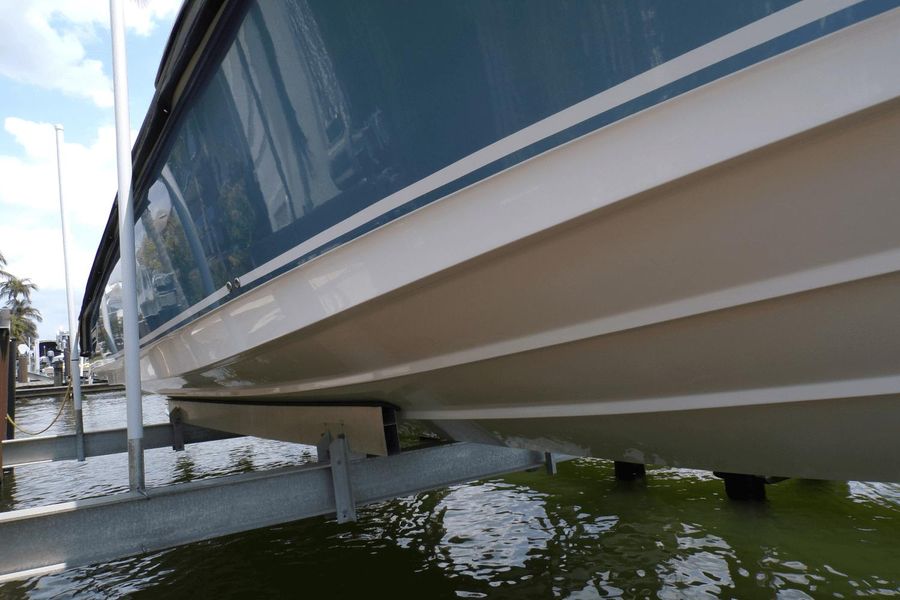 2017 Boston Whaler 330 Outrage