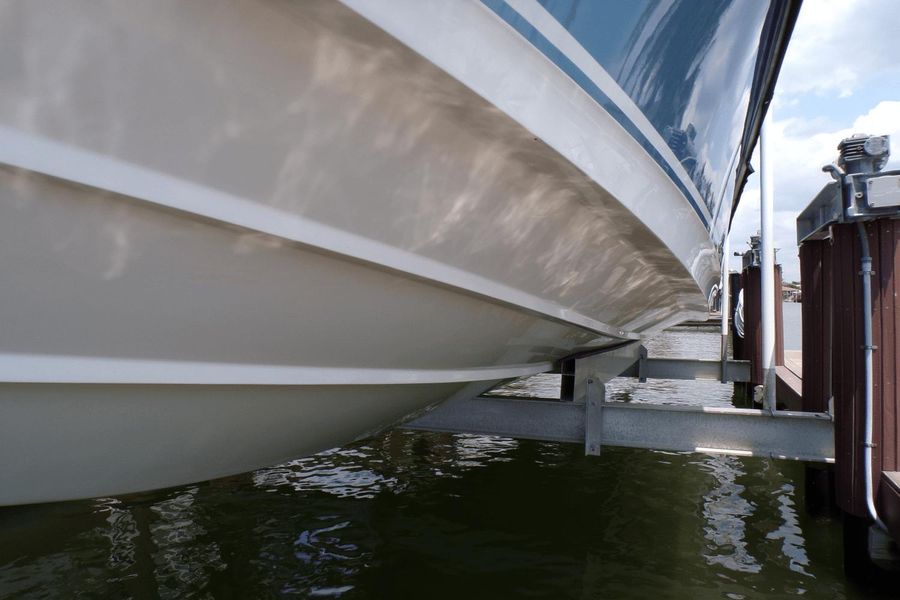 2017 Boston Whaler 330 Outrage